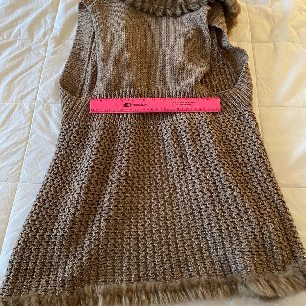 Woman’s Chico’s size 2 tan sweater vest Super Cute! - Picture 3 of 4
